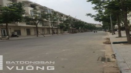 Bán liền kề Văn Phú TT30 mặt tiền rộng thích hợp kinh doanh giá 3.7 tỷ. LH 0906205887